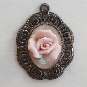 Vintage 90s Flower Pendant